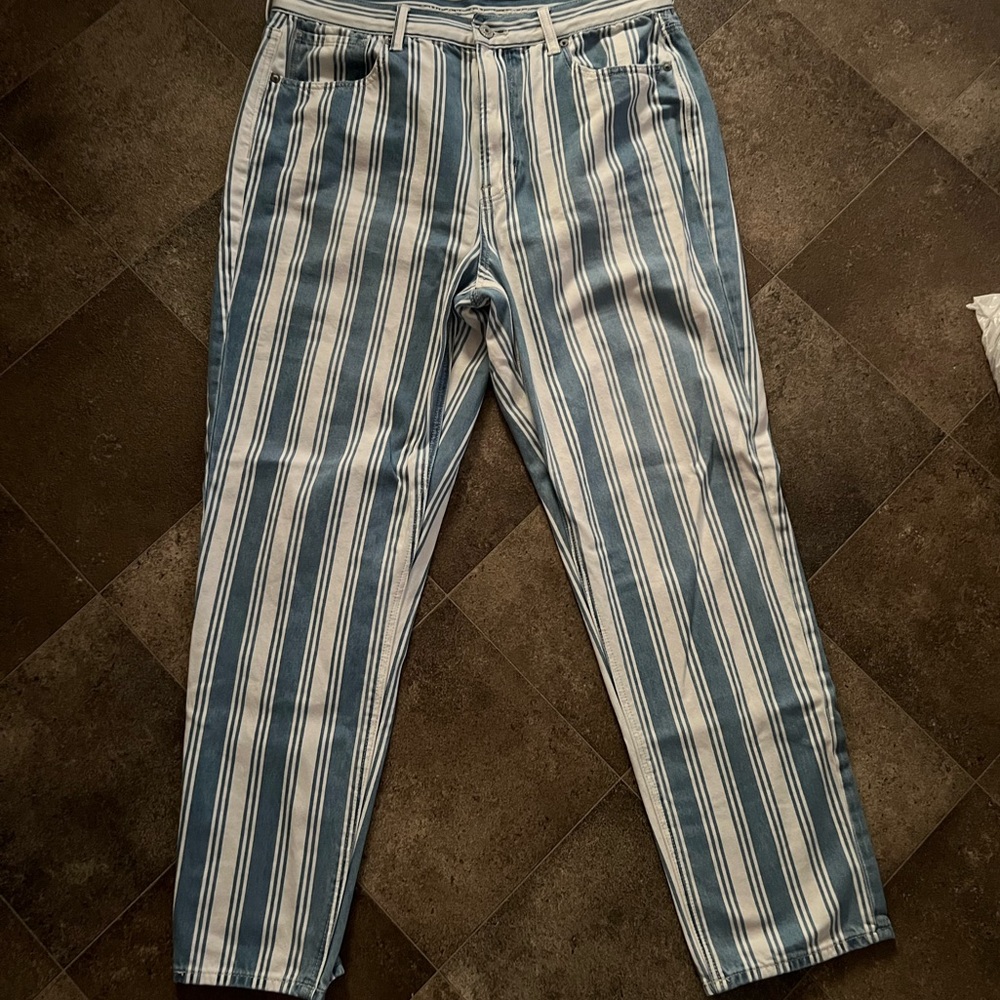 American Eagle Mom jeans size 12
